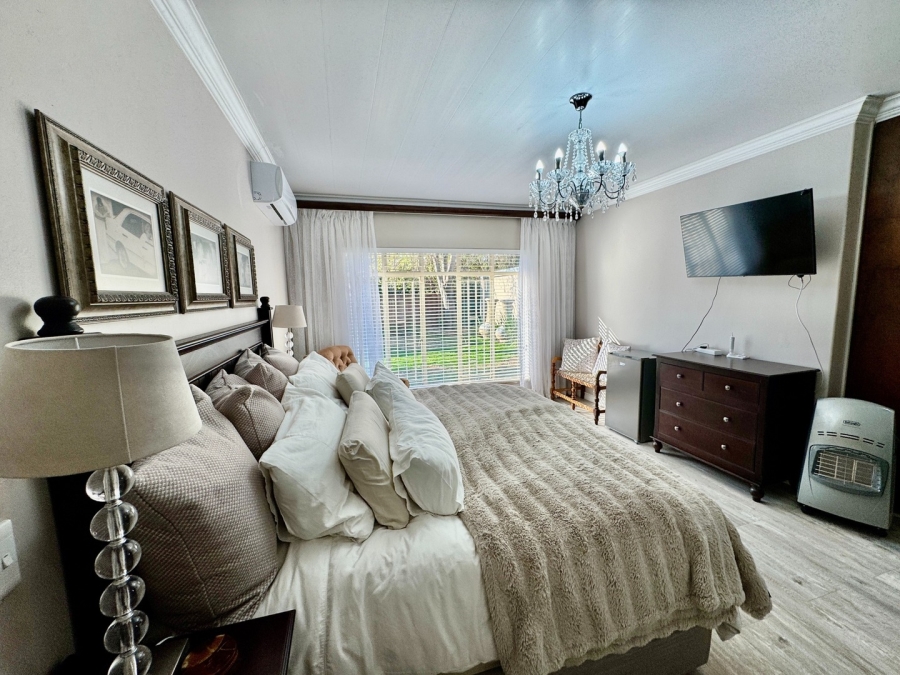 5 Bedroom Property for Sale in Mooivallei Park North West